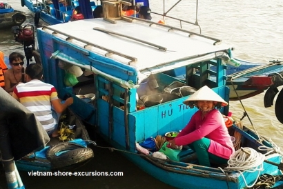 Biggest Mekong Floating Market Tour